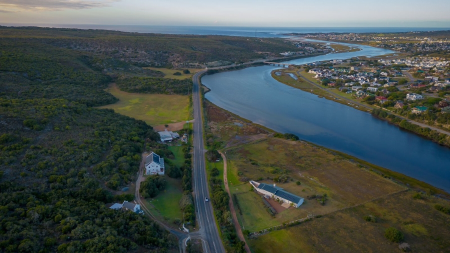 8 Bedroom Property for Sale in Stilbaai Oos Western Cape